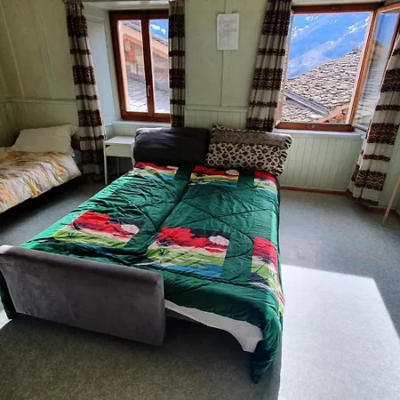 Peaceful In Swiss Mountains. Logement Tranquille En Montagne Suisse Privatunterkunft