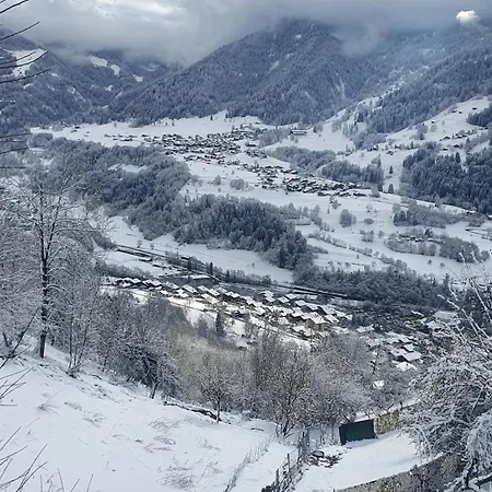 בית אירוח Peaceful In Swiss Mountains. Logement Tranquille En Montagne Suisse *